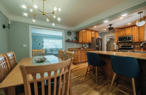 Grosse Pointe House | Charming 3-bedroom house with WiFi, AC in beautiful Grosse Pointe Park