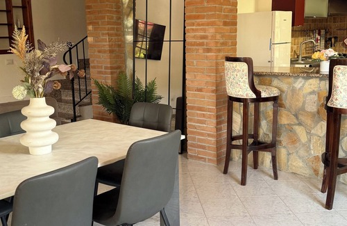 Capitana Villa | Charming 3-bedroom villa with A/C, WIFI, Steps to Beach, Parking