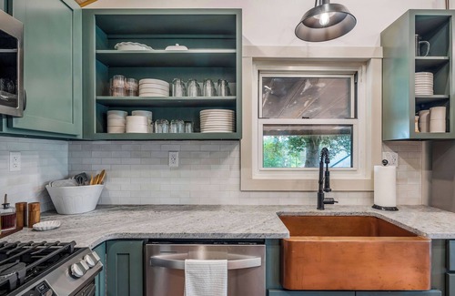 Sparta Cottage | Charming 3-bed 3-bath, country cottage, fully renovated, on the edge of town.