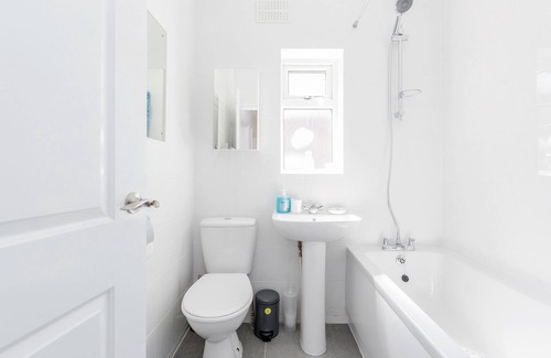 Havering Apartment | Charming 3-Bed Apartment in Romford