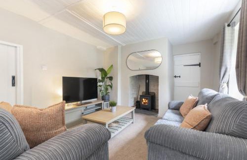 Crickhowell House | Charming 3-Bed Cottage by the River Usk