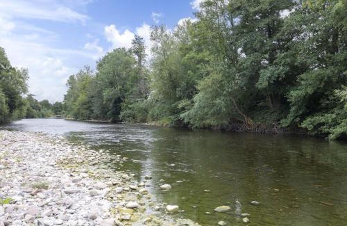 Crickhowell House | Charming 3-Bed Cottage by the River Usk