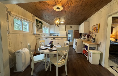 Shallotte Cottage | Charming 3 bed cottage on Saucepan Creek near Ocean Isle beaches!