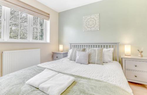 Ashby-de-la-Zouch House | Charming 3-Bed Home with Garden & Parking