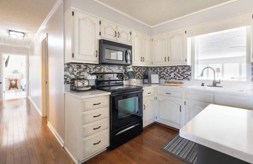 Kingston Springs House | Charming 3-bedroom house with pool and all the amenities in Kingston Springs