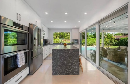 Island Estates House | Charming 3-bedroom house in amazing Lake Worth Beach with WiFi, AC, private pool