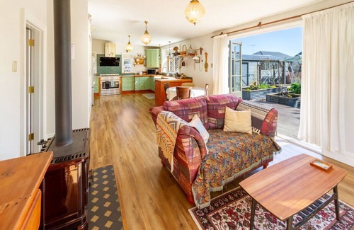 Christchurch House | Charming 3-Bedroom Retreat