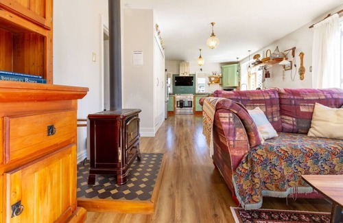 Christchurch House | Charming 3-Bedroom Retreat