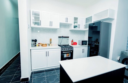 Msasani House | Charming 3-bedroom 3 bathroom house with WiFi and AC in the heart Dar es Salaam