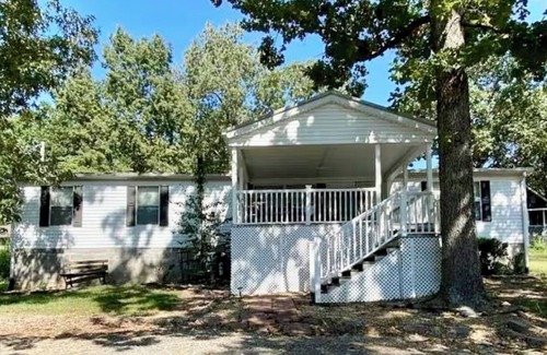 Gilbertsville House | Charming 3 bedroom lake front house in Gilbertsville with WiFi and AC