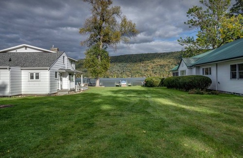 Pulteney Cottage | Charming 3 bedroom, 1.5 bathroom cottage;WiFi, AC, steps to the water, dock slip