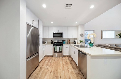 Irvine Bed & Breakfast | Charming 3-bedroom B&B with AC and fitness room in Irvine