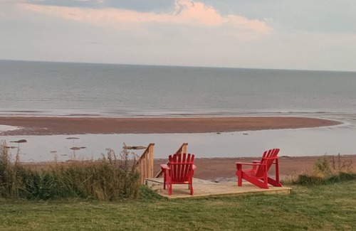Fernwood Cottage | Charming 3-Bedroom Beachfront Cottage with stunning Confederation Bridge view