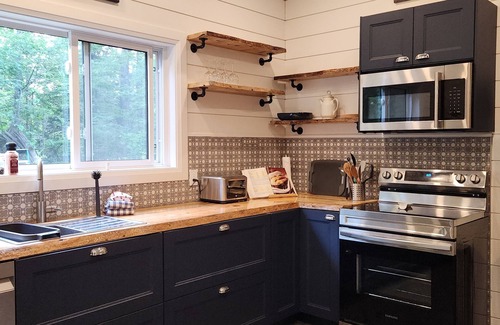 Burk's Falls Cottage | Charming 3-bedroom cottage on beautiful Lake Cecebe, swimming, boating, fishing