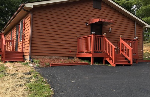 Marion Cabin | Charming 3 Bedroom Cabin near Hungry Mother State Park and Back of the Dragon