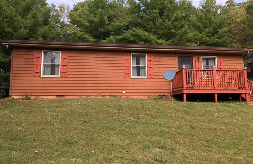 Marion Cabin | Charming 3 Bedroom Cabin near Hungry Mother State Park and Back of the Dragon