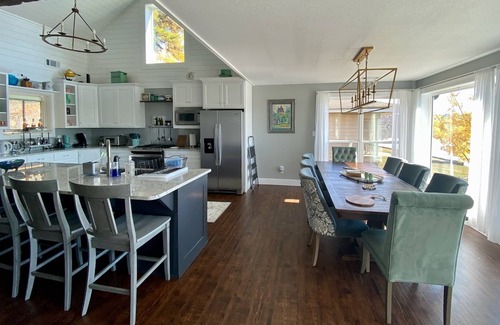 Ozark House | Charming 3 bedroom cottage on the Arkansas River MAX occupancy is 6 adults