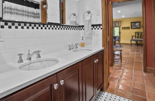 Windsor Other | Charming 3 bedroom farmhouse with AC, fitness room in amazing Windsor NY