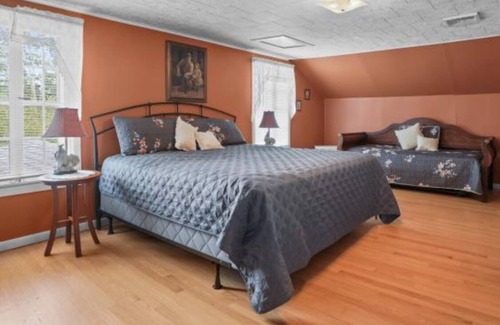 Windsor Other | Charming 3 bedroom farmhouse with AC, fitness room in amazing Windsor NY