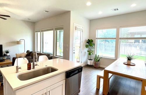Georgetown House | Charming 3-bedroom house with WiFi, AC in brilliant Georgetown