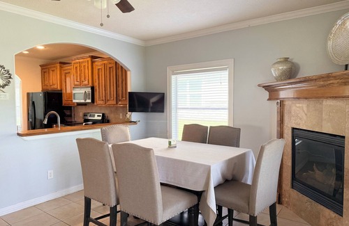 Walden on Lake Conroe House | Charming 3-bedroom house in Lake Conroe, community pool and gym.