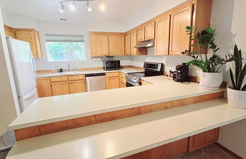 Beaverton House | Charming 3-bedroom house with King Bed in fabulous Beaverton