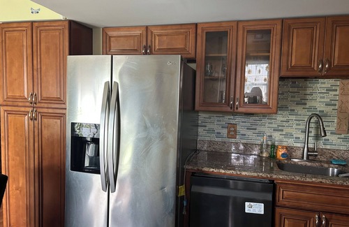 Edgewater House | Charming 3-bedroom house with AC, WiFi in tranquil Edgewater on the bay .