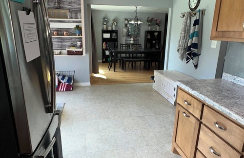 Green Bay House | Charming 3-bedroom house with WiFi, AC in lovely Green Bay- close to Lambeau