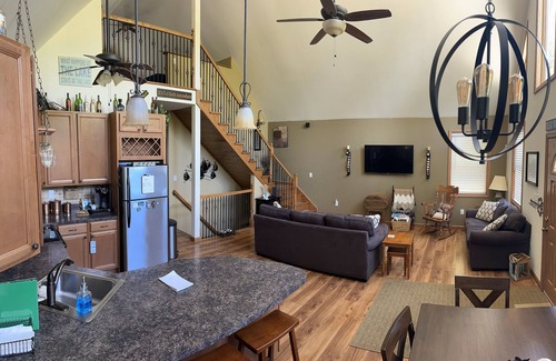 Greentown House | Charming 3-bedroom house with Loft & 2 Double Beds in fabulous Greentown