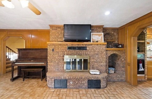 Henryetta House | Charming 3-bedroom house with WiFi, AC in lovely Henryetta