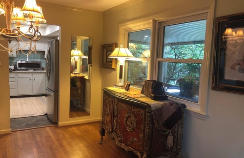 Lexington House | Charming 3-bedroom house with fitness room and AC in Lexington