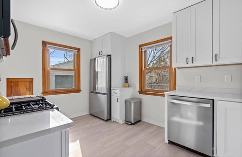 West Allis House | Charming 3-bedroom house Close to All in Milwaukee