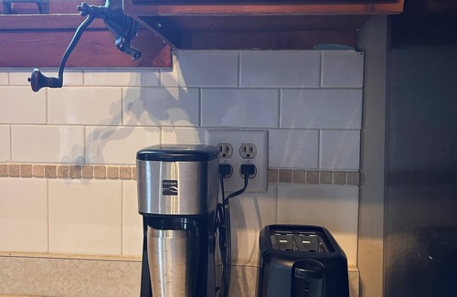 Woodstock House | Charming 3-bedroom house in cool Woodstock with AC, WiFi