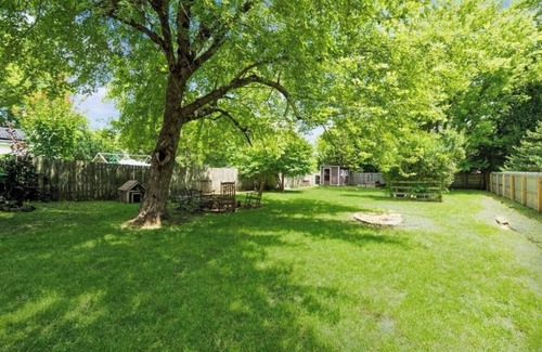 Woodstock House | Charming 3-bedroom house in cool Woodstock with AC, WiFi