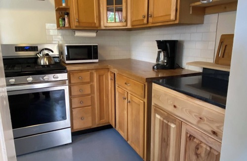 Columbia House | Charming 3-bedroom house with AC in Columbia