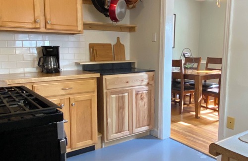 Columbia House | Charming 3-bedroom house with AC in Columbia