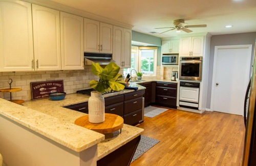 Dunwoody House | Charming 3-bedroom house with in-law suite in Dunwoody