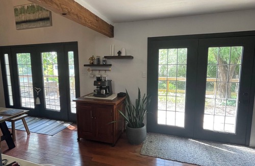 Granbury House | Charming 3-bedroom house with AC and WiFi in Granbury with a beautiful lake view