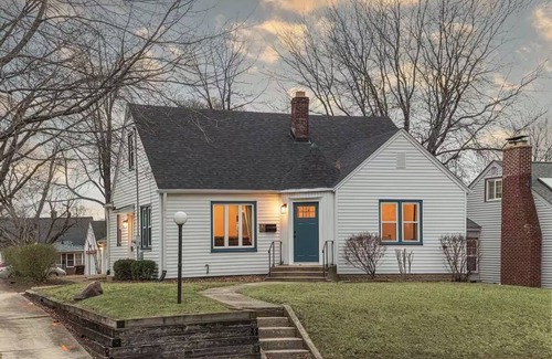 Rockford House | Charming 3-bedroom house with WiFi, AC in amazing Rockford
