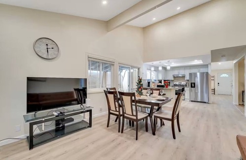 East San Jose House | Charming 3-bedroom house in delightful San Jose with AC/WIFI/LAUNDRY/PARKING