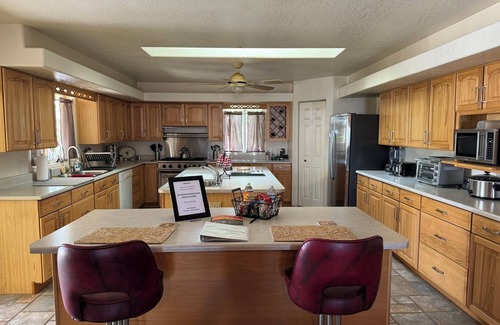 Seligman House | Charming 3-bedroom house a short walk to Historic Downtown Seligman with AC