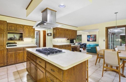 Waukesha House | Charming 3-Bedroom House-Ideal for a Relaxing Stay