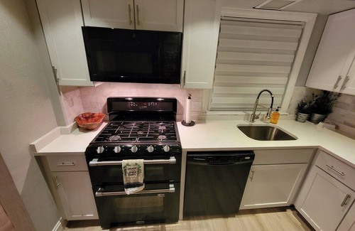 Dunning House | Charming 3-bedroom house in amazing Chicago