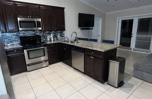 Azalea Park House | Charming 3-bedroom house with a Pool, AC, WiFi in awesome Orlando