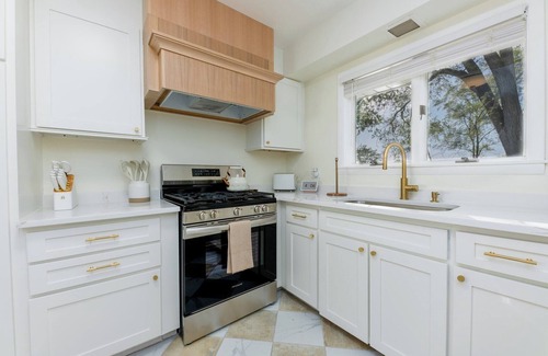 Wheaton House | Charming 3-bedroom house just minutes from Downtown Wheaton!