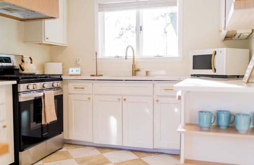 Wheaton House | Charming 3-bedroom house just minutes from Downtown Wheaton!