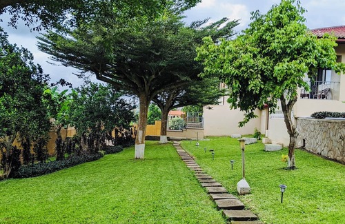 Aburi House | Charming 3-bedroom house in enchanting Aburi with WiFi, AC