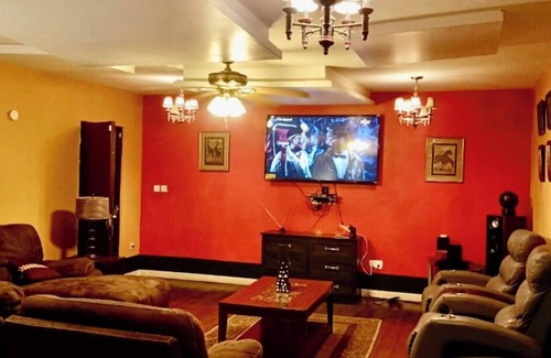 Osu Klottey House | Charming 3-bedroom house with WiFi and AC in beautiful Accra