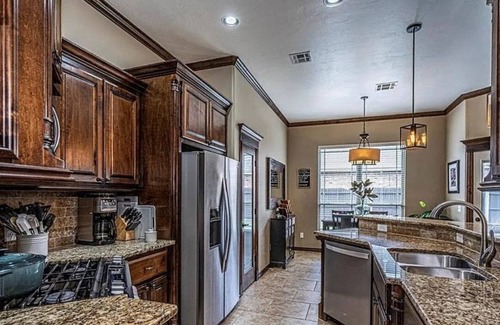 Moore House | Charming 3-bedroom house near Norman!