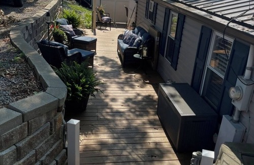 Rutledge House | Charming 3-bedroom Lakehouse . Boat Slip, with Pontoon option .